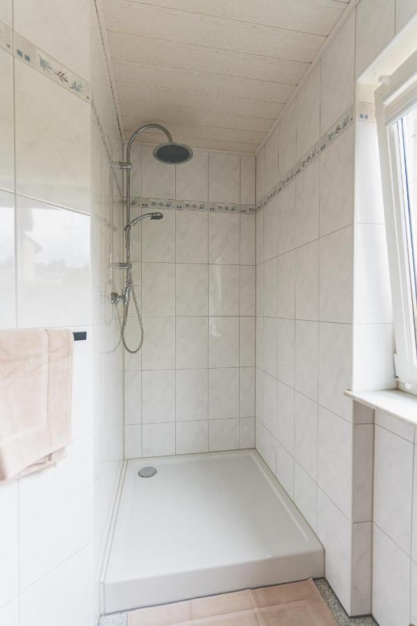 Appartment In Den Weinbergen Bei Mainz - Mit 2X Doppelzimmern, 1X Grosses Wohnzimmer, Bad & Kueche Stadecken-Elsheim Exterior foto